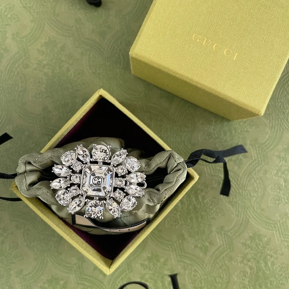 New GUCCI CRYSTAL INTERLOCKING G HAIR CLIP💚🌟
